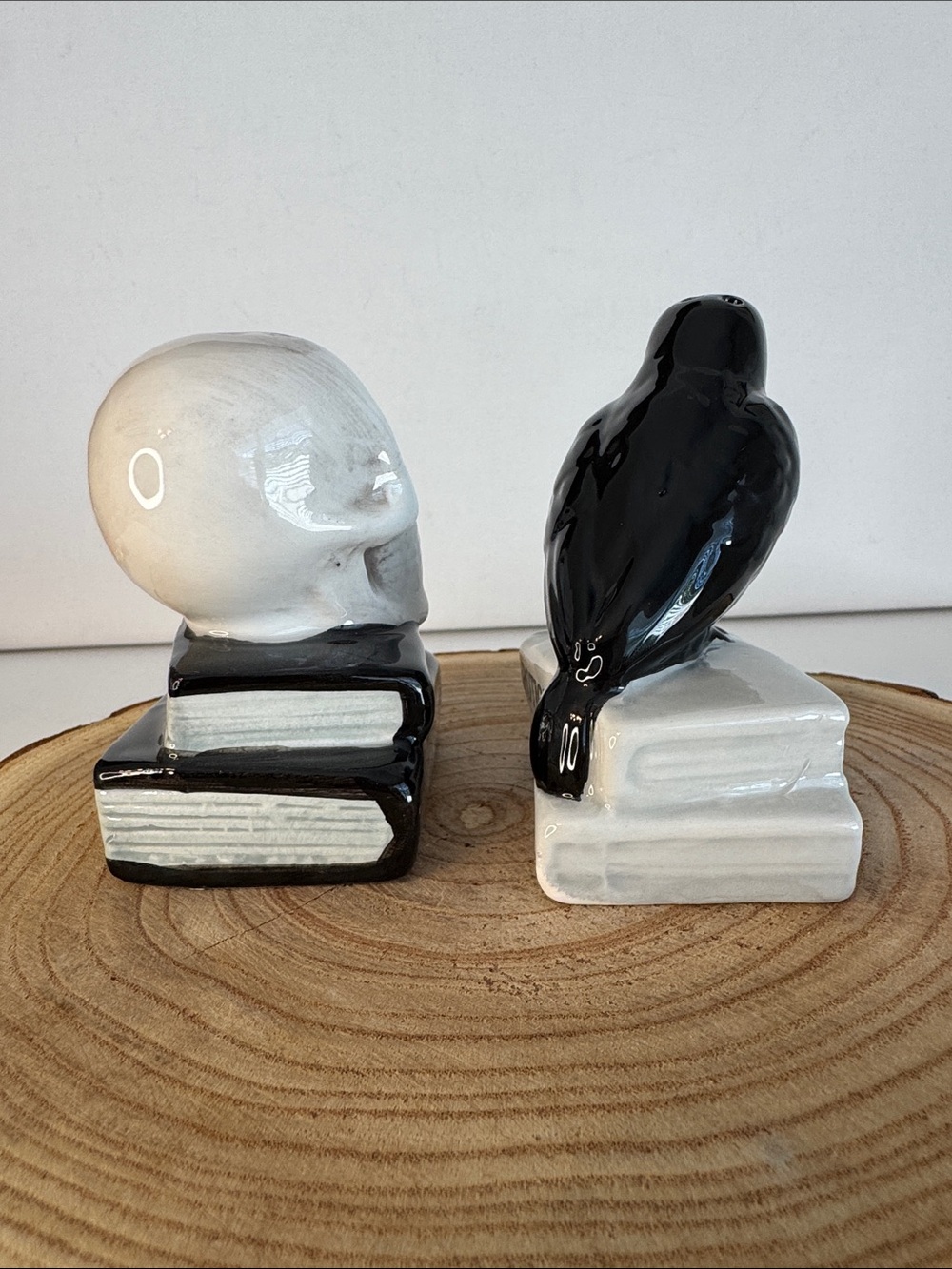 Spooky Ceramic Salt & Pepper Shakers - Skull & Black Crow on Books Halloween - Picture 4 of 4